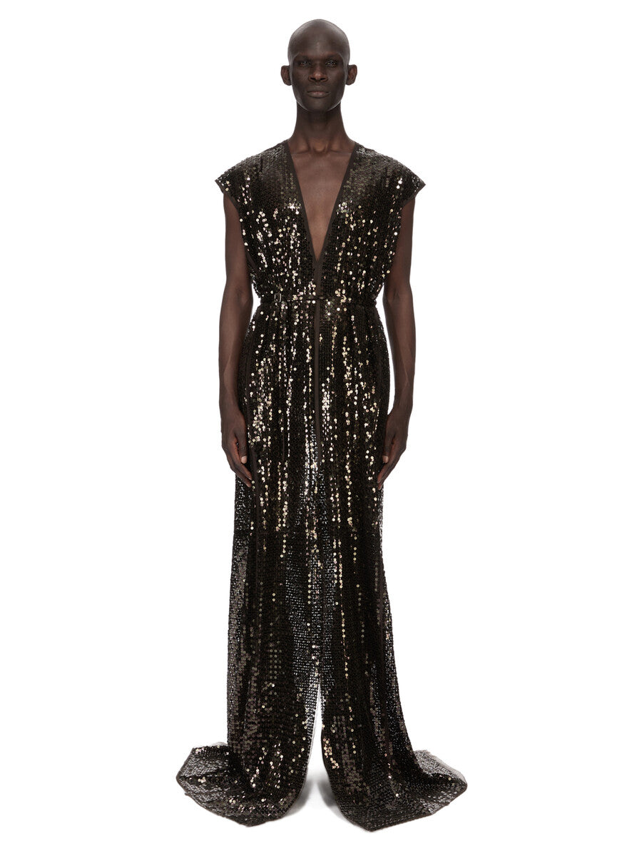 Fashion related image used in ecommerce context featuring designer aesthetic and visual storytelling