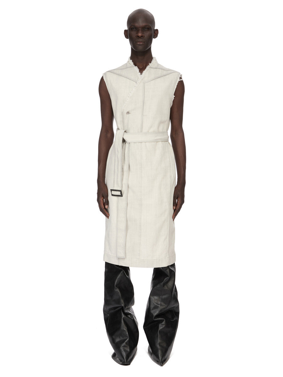 Fashion related image used in ecommerce context featuring designer aesthetic and visual storytelling