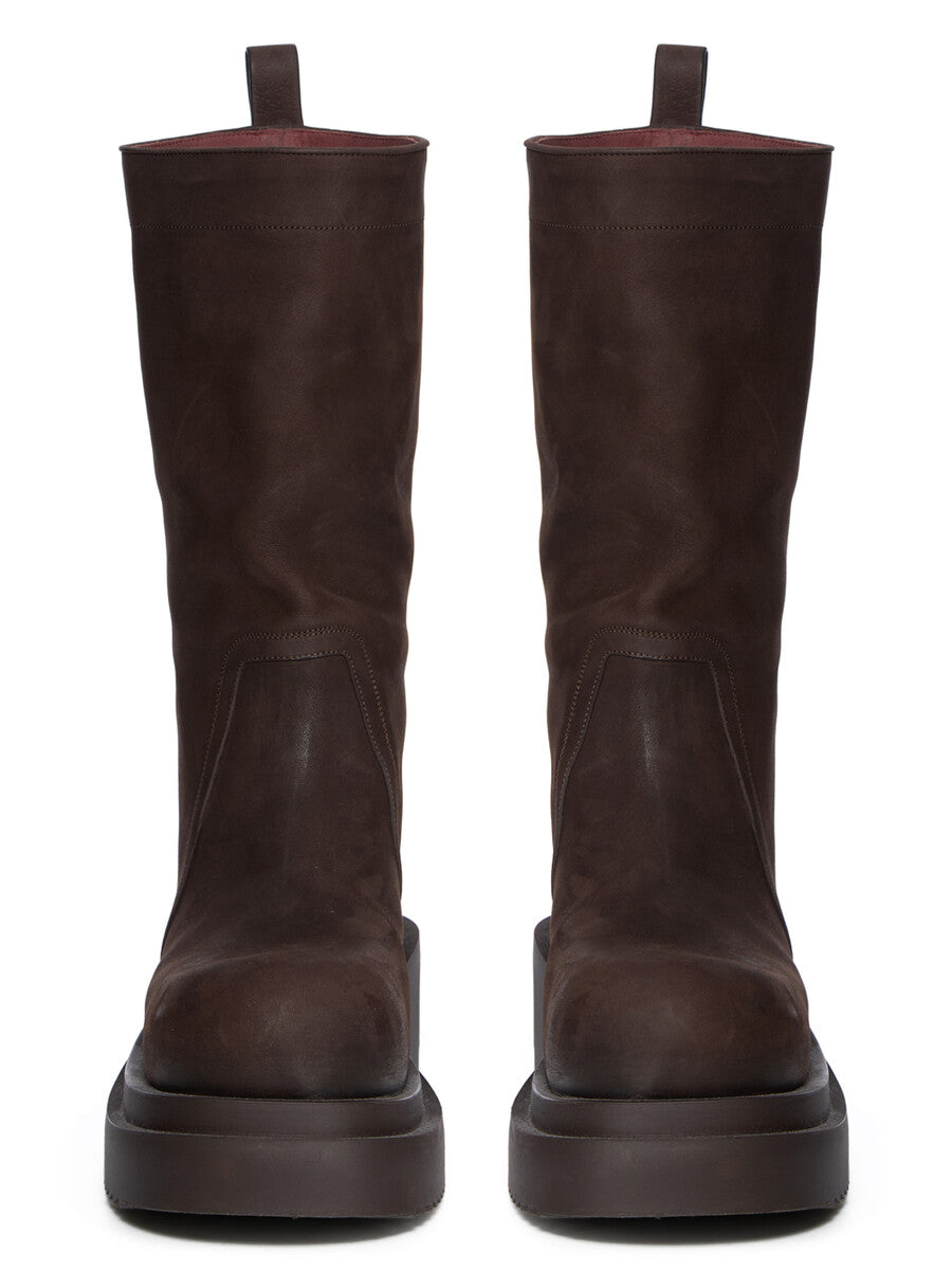 RU02E1838_LWN_04 | CALF PULL ON BOGUN