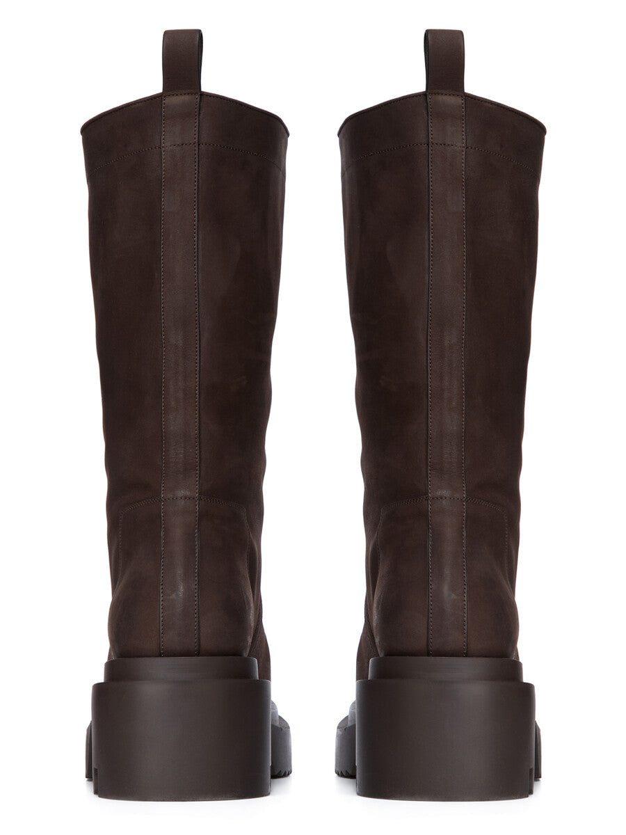 RU02E1838_LWN_04 | CALF PULL ON BOGUN