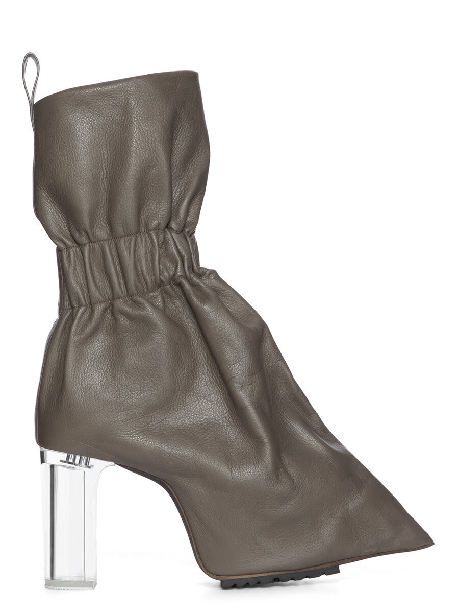 Fashion related image used in ecommerce context featuring designer aesthetic and visual storytelling