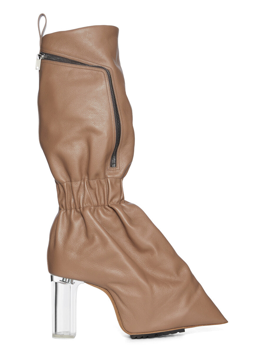 Fashion related image used in ecommerce context featuring designer aesthetic and visual storytelling