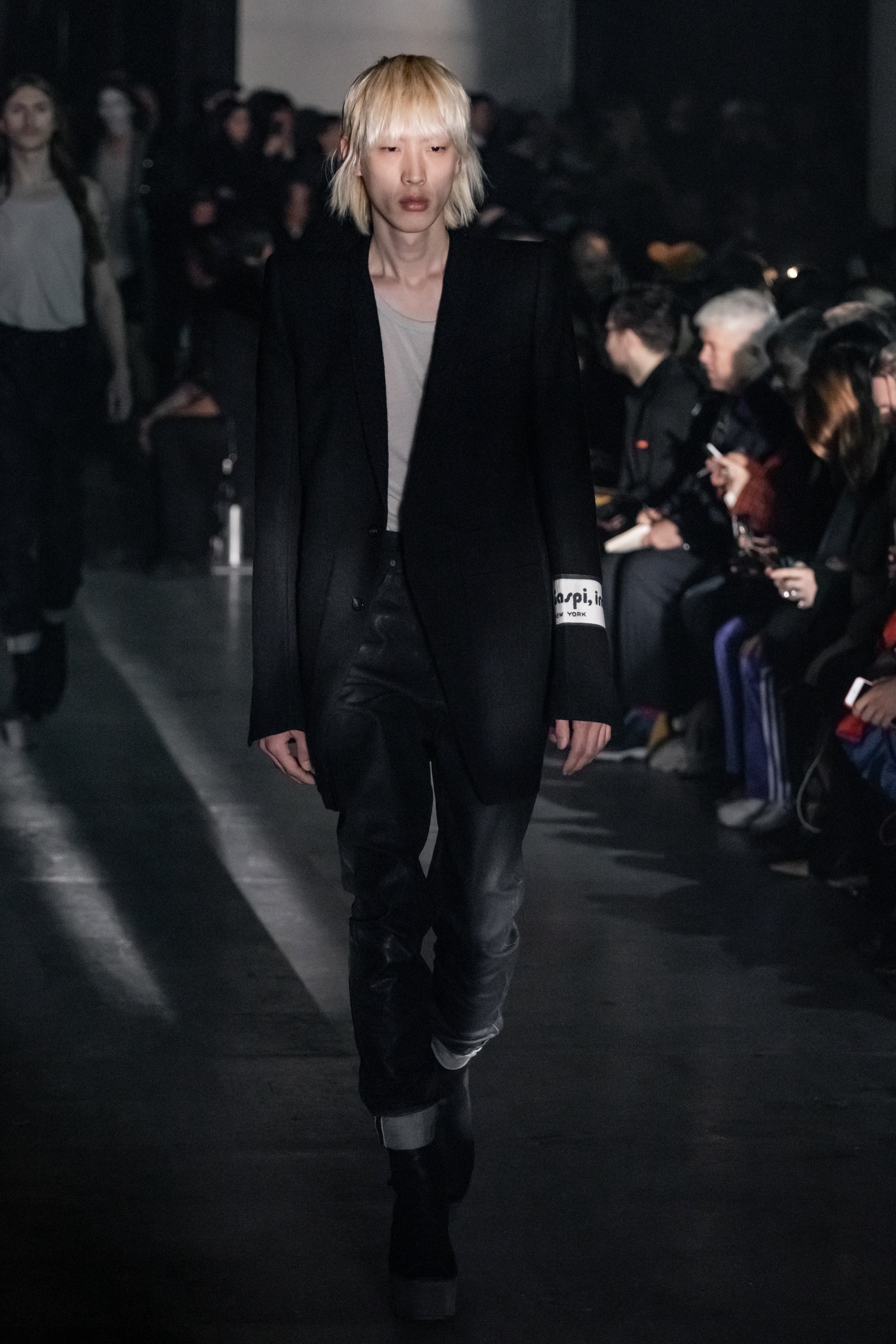 リックオウエンス　LARRY FW 19 クロップドサルエルパンツ FW19 LARRY Off-the-Runway Black/Black Suede Patch Cargojoggers