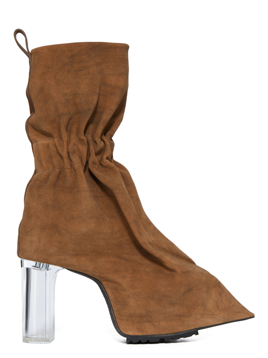 Fashion related image used in ecommerce context featuring designer aesthetic and visual storytelling