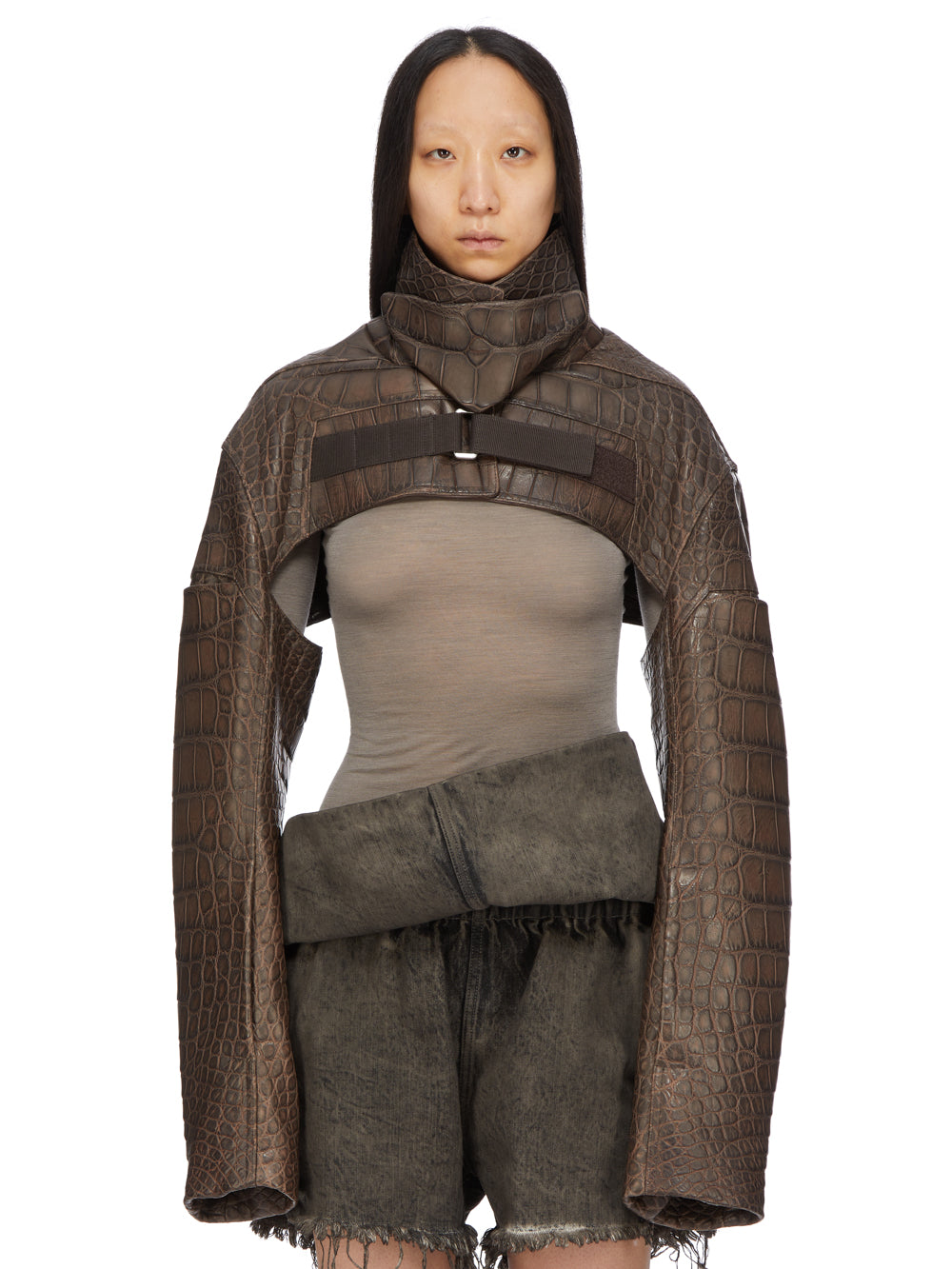RO02F5784_LAW_04 | MAC CROPPED