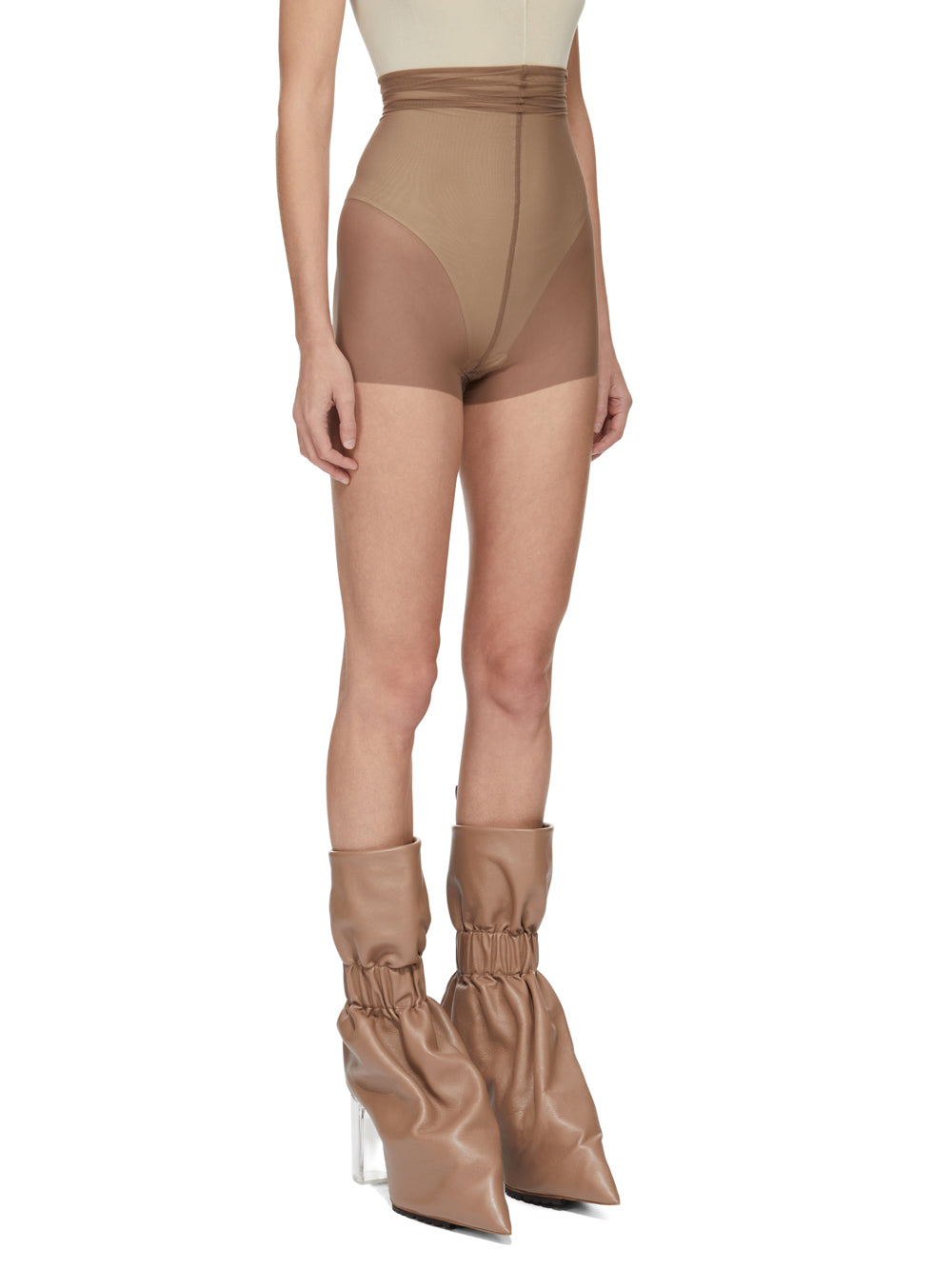 m_926716_RO01F6395_TUS_44_02