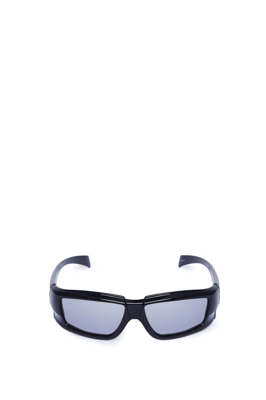 Fashion related image used in ecommerce context featuring designer aesthetic and visual storytelling