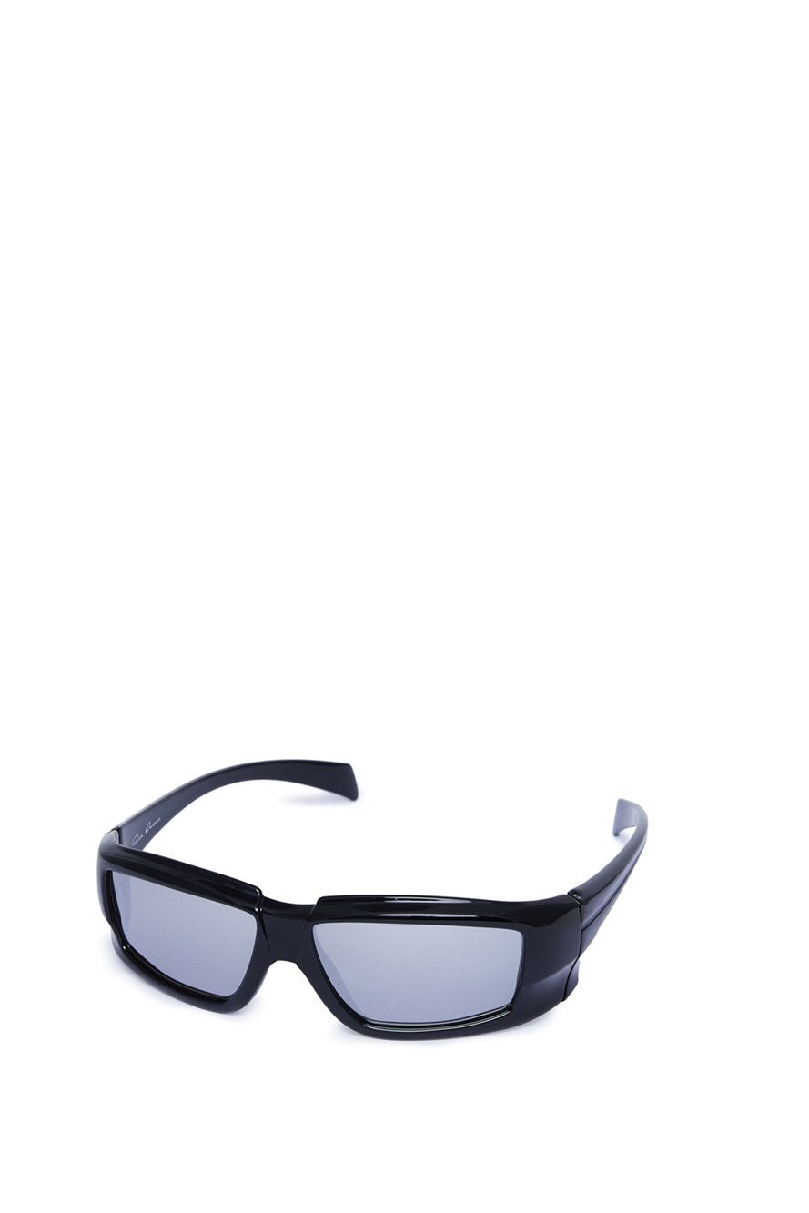 Fashion related image used in ecommerce context featuring designer aesthetic and visual storytelling