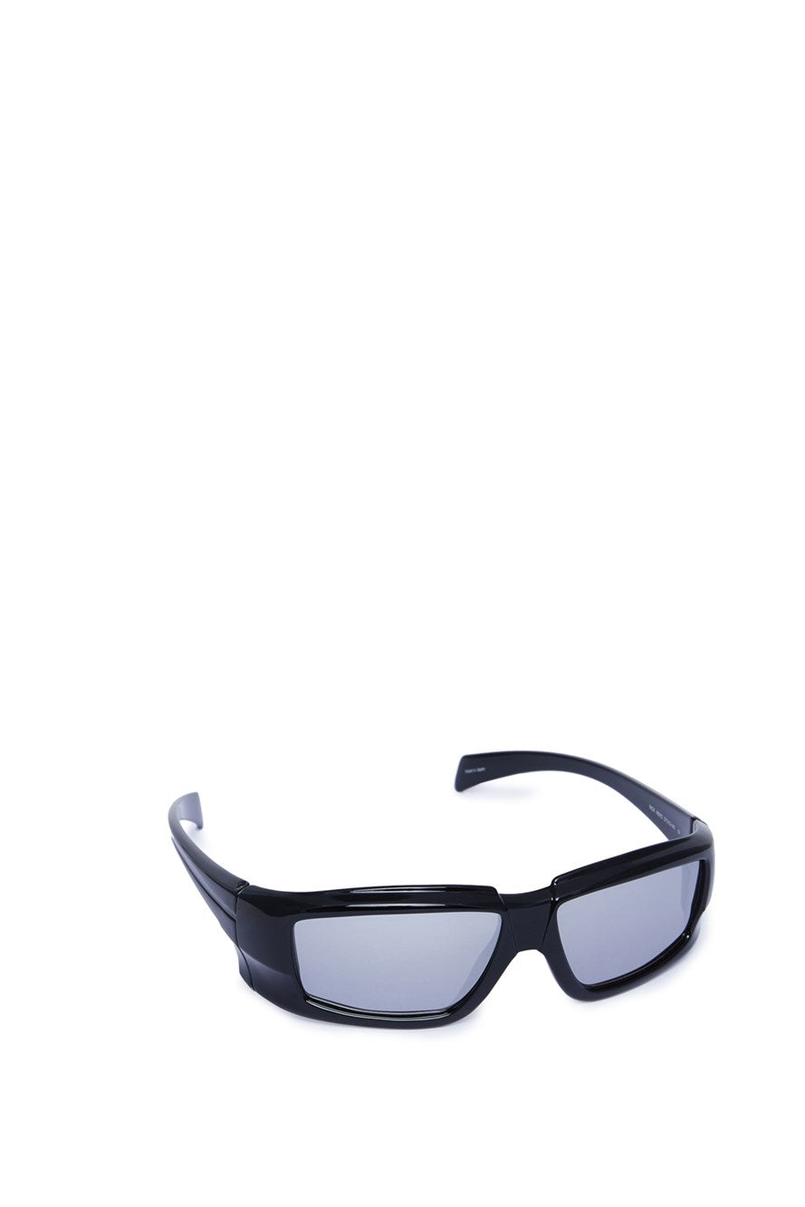 Fashion related image used in ecommerce context featuring designer aesthetic and visual storytelling